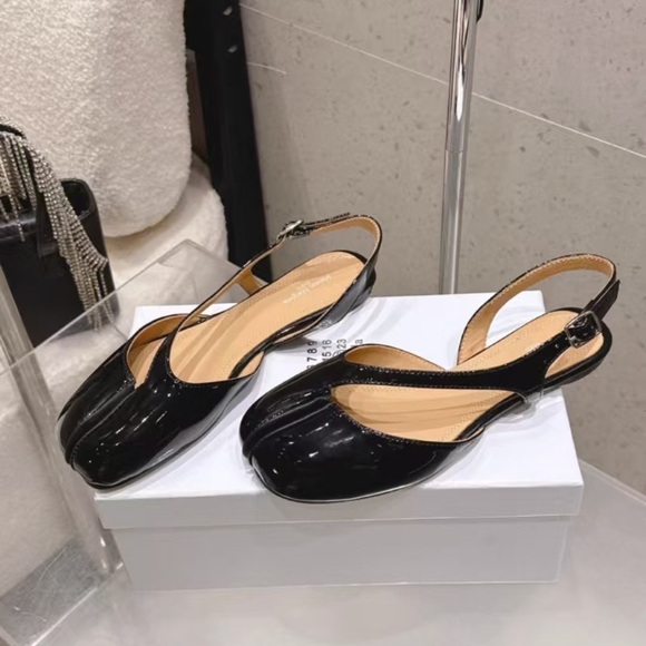 MM6 Maison Martin Margiela Glossy Black Tabi Slingback Heels - Picture 8 of 9